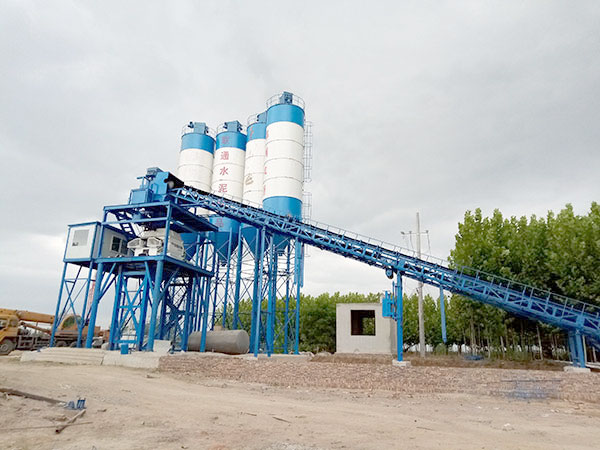 商丘引进开云手机网·(中国)官方版在线90混凝土搅拌站的工作现场